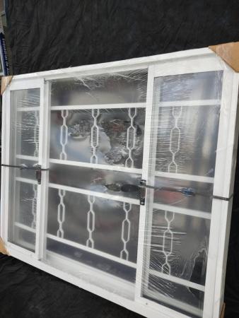 Janela 4 folhas com grande aço branco 